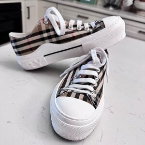 Canvas Burberry Sneakers 38 1/2